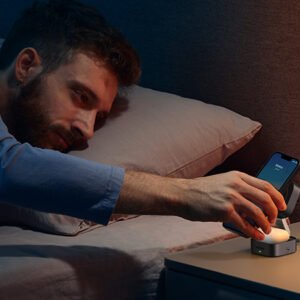 Alternative view of Centro de carga UGREEN 2 en 1 magnético Qi2 15W